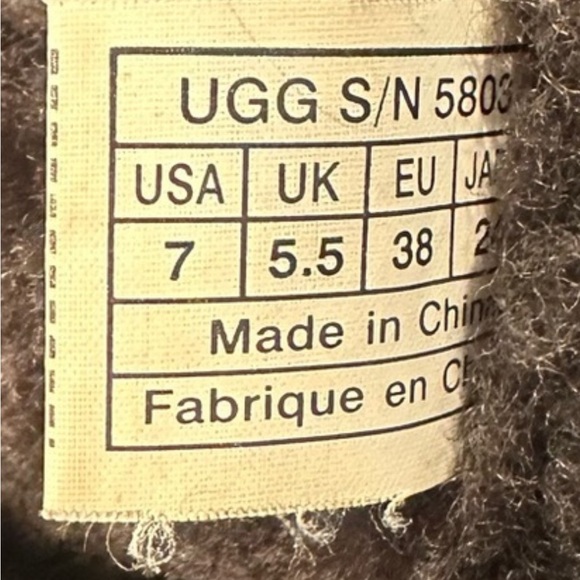 Authentic UGG Bailey Button Chocolate Brown Size 7. In great condition - Picture 5 of 12